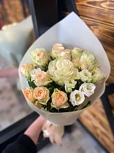 Букет цветов из:  Розы и Лизиантусы в Курске