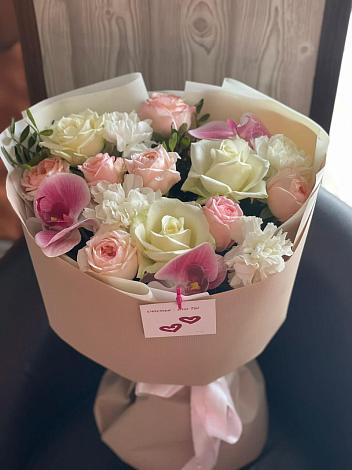 Букет цветов из: Орхидеи, Розы и Гвоздики в Курске
