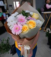Букет цветов из:  Герберы, Розы и Хризантемы в Курске