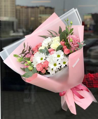 Букет цветов из: Розы, Лизиантусы и Хризантемы в Курске