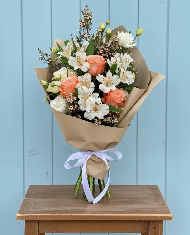 Букет цветов из: Альстромерии, Лизиантусы, Розы и Хризантемы в Курске