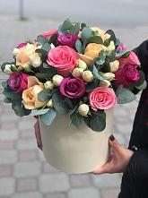 Цветочная композиция из Розы в шляпной коробке в Курске